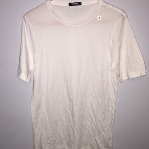 Plain white tee shirt